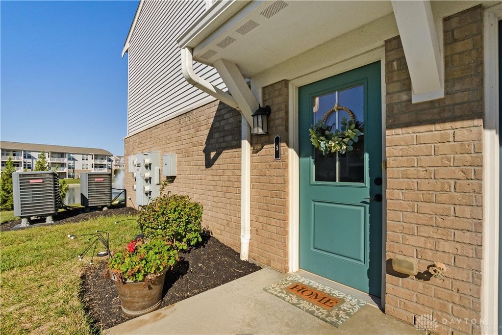 5 Old Pond Road, Springboro, OH 45066