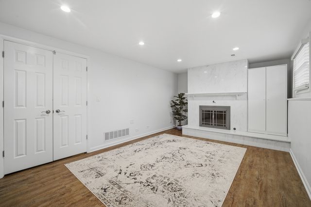 890 Yorkshire Drive, Hanover Park, IL 60133
