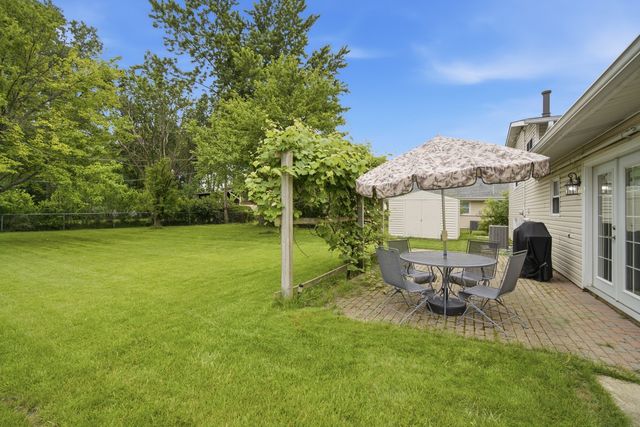 890 Yorkshire Drive, Hanover Park, IL 60133