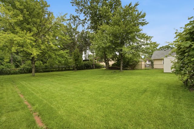 890 Yorkshire Drive, Hanover Park, IL 60133
