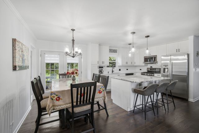 890 Yorkshire Drive, Hanover Park, IL 60133