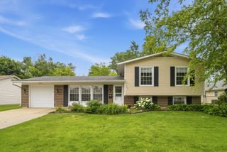890 Yorkshire Drive, Hanover Park, IL 60133