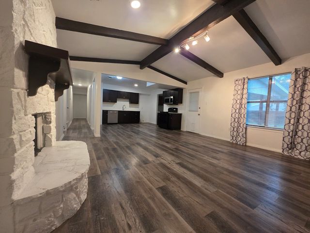 926 W Embercrest Drive, Arlington, TX 76017