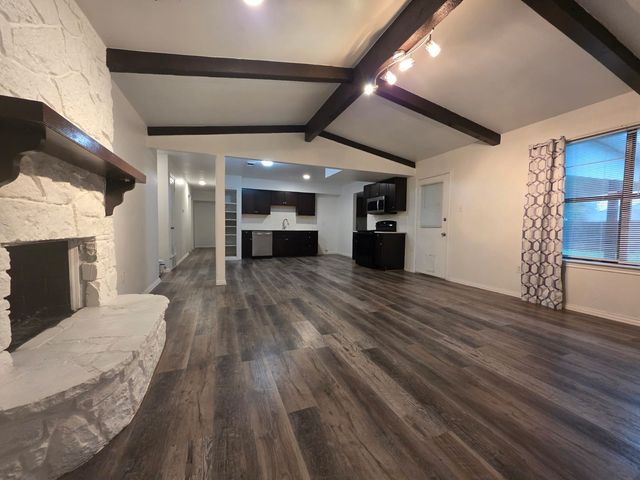 926 W Embercrest Drive, Arlington, TX 76017