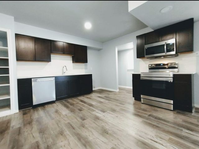 926 W Embercrest Drive, Arlington, TX 76017