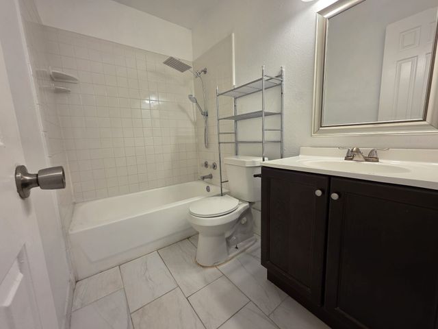 926 W Embercrest Drive, Arlington, TX 76017
