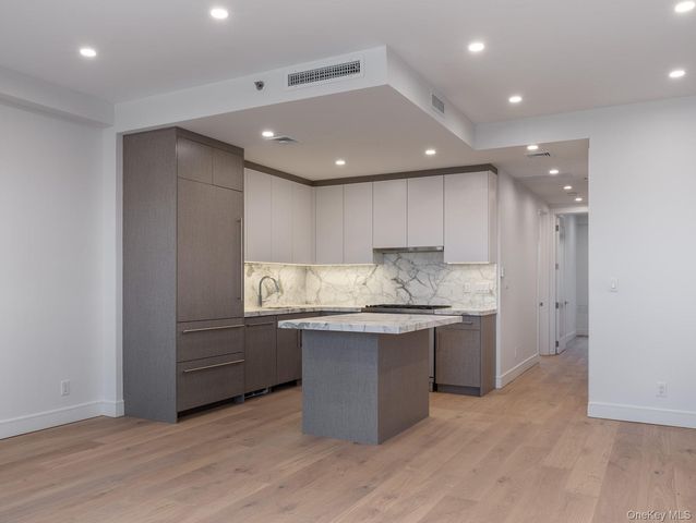 2131 Shore Boulevard 1-E, Astoria, NY 11105