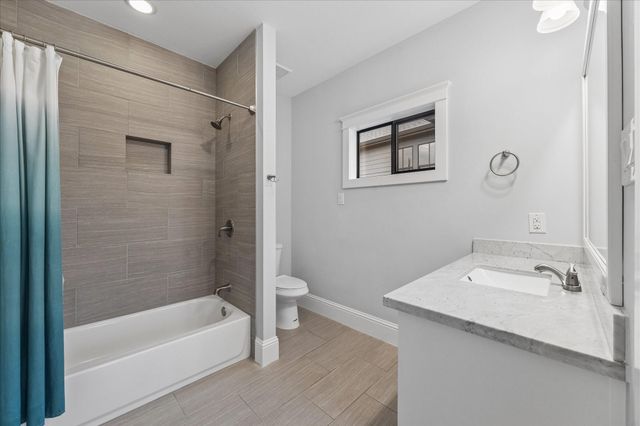 1418 Chamboard Lane, Houston, TX 77018