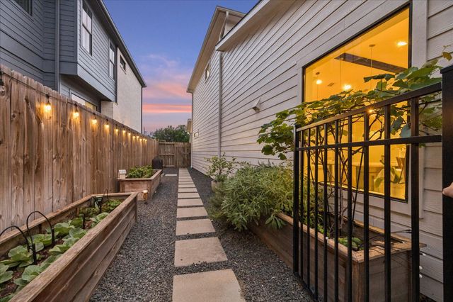 1418 Chamboard Lane, Houston, TX 77018