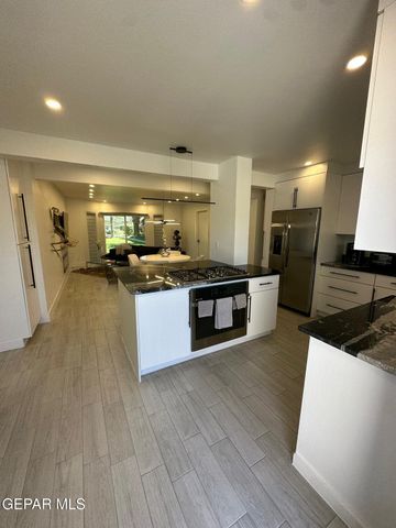 350 Thunderbird Drive 14, El Paso, TX 79912