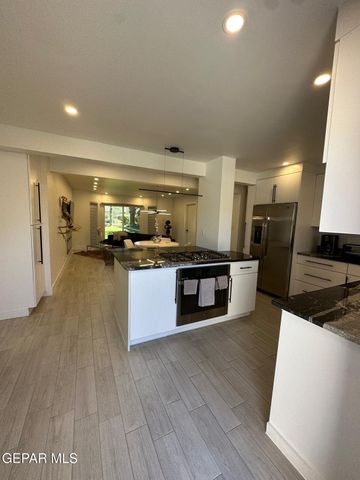 350 Thunderbird Drive 14, El Paso, TX 79912