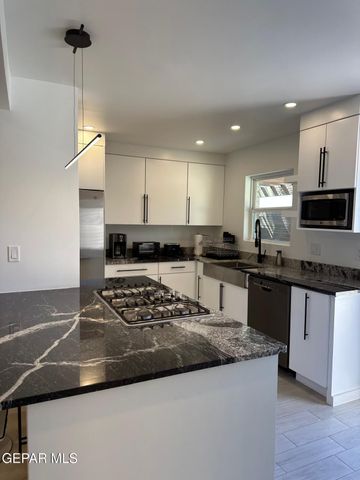 350 Thunderbird Drive 14, El Paso, TX 79912