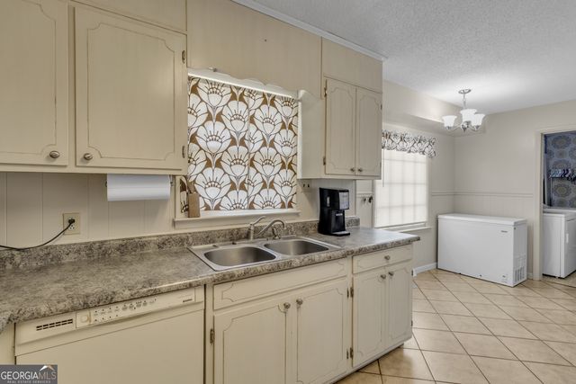 198 Pebble Creek Drive, Toccoa, GA 30577