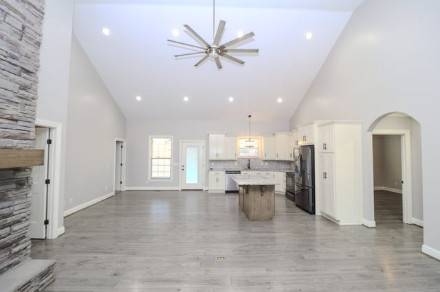 450 Bridle Path Ln, Hartsville, TN 37074