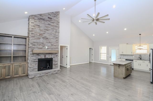 450 Bridle Path Ln, Hartsville, TN 37074