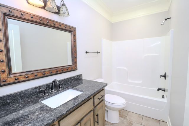 450 Bridle Path Ln, Hartsville, TN 37074