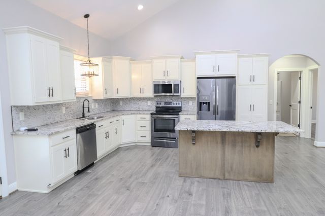 450 Bridle Path Ln, Hartsville, TN 37074