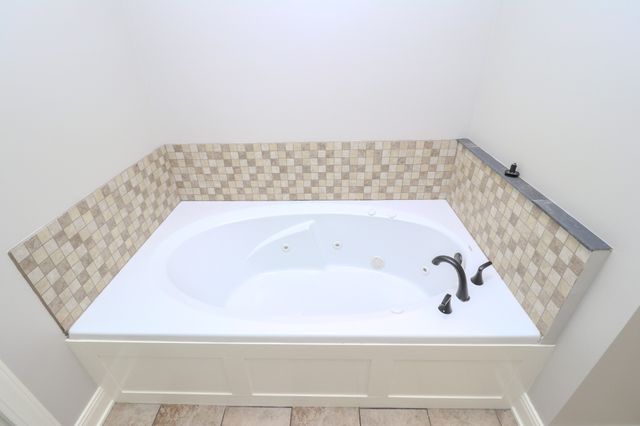 450 Bridle Path Ln, Hartsville, TN 37074