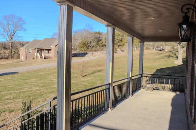 450 Bridle Path Ln, Hartsville, TN 37074