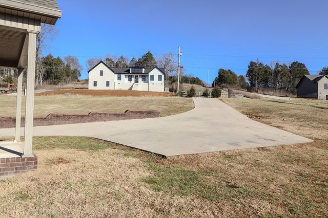 450 Bridle Path Ln, Hartsville, TN 37074