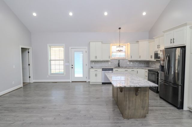 450 Bridle Path Ln, Hartsville, TN 37074