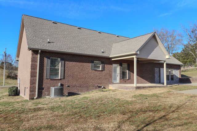 450 Bridle Path Ln, Hartsville, TN 37074