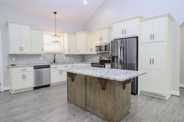 450 Bridle Path Ln, Hartsville, TN 37074