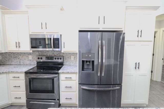 450 Bridle Path Ln, Hartsville, TN 37074