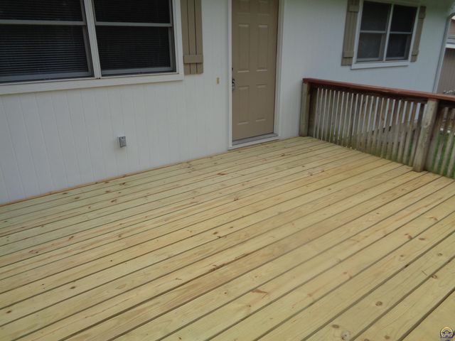 3633 SW 38th TER, Topeka, KS 66610