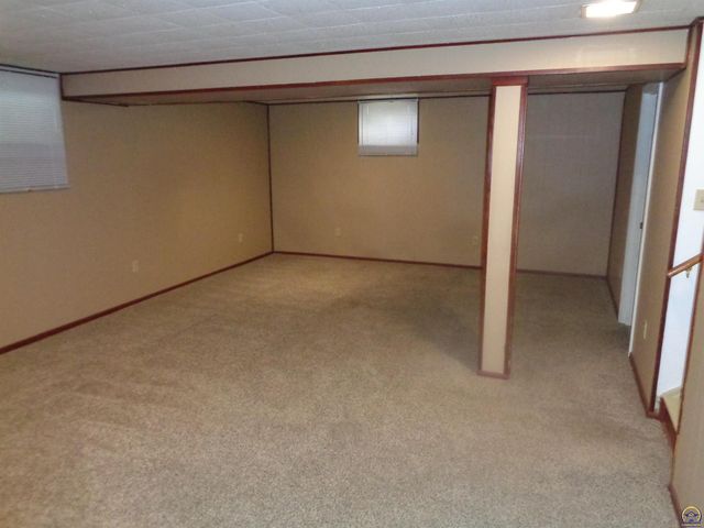 3633 SW 38th TER, Topeka, KS 66610