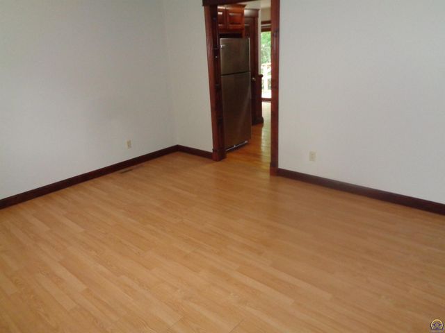 3633 SW 38th TER, Topeka, KS 66610