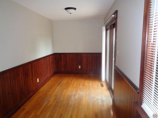 3633 SW 38th TER, Topeka, KS 66610