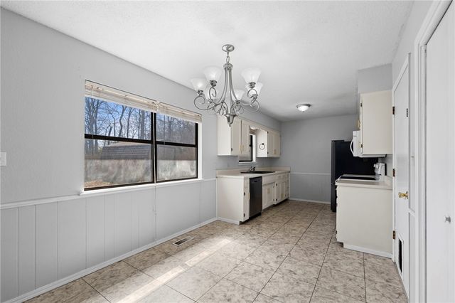 2212 W Tulsa Street, Siloam Springs, AR 72761