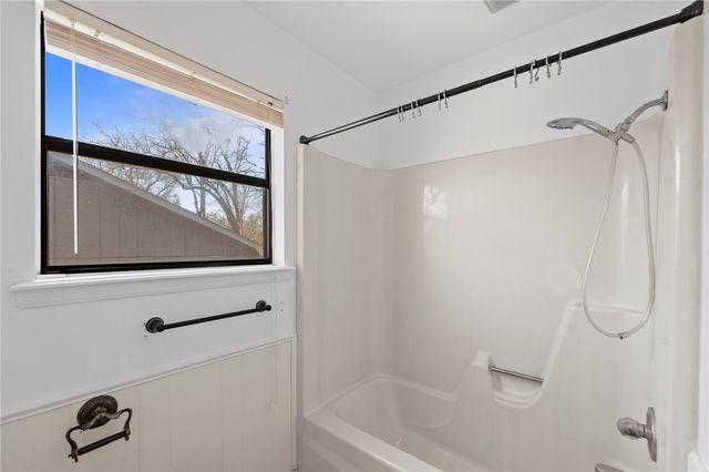 2212 W Tulsa Street, Siloam Springs, AR 72761