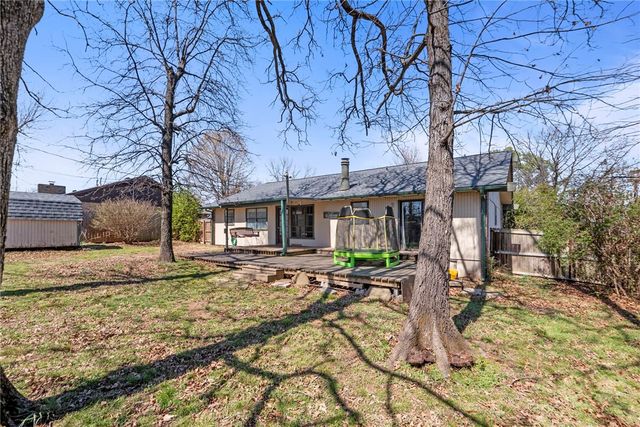 2212 W Tulsa Street, Siloam Springs, AR 72761