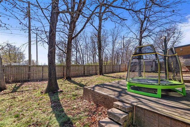 2212 W Tulsa Street, Siloam Springs, AR 72761