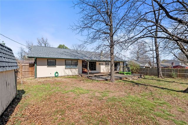 2212 W Tulsa Street, Siloam Springs, AR 72761