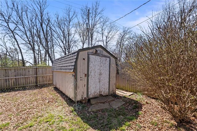 2212 W Tulsa Street, Siloam Springs, AR 72761