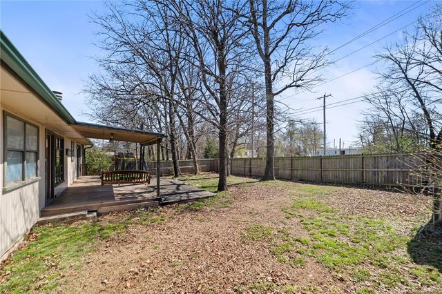 2212 W Tulsa Street, Siloam Springs, AR 72761