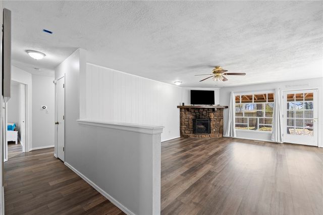 2212 W Tulsa Street, Siloam Springs, AR 72761