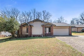 2212 W Tulsa Street, Siloam Springs, AR 72761