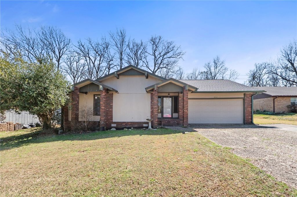2212 W Tulsa Street, Siloam Springs, AR 72761