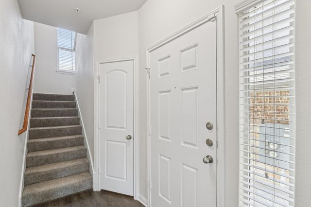 1200 S 10th ST 1201, Pflugerville, TX 78660