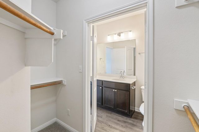 1200 S 10th ST 1201, Pflugerville, TX 78660