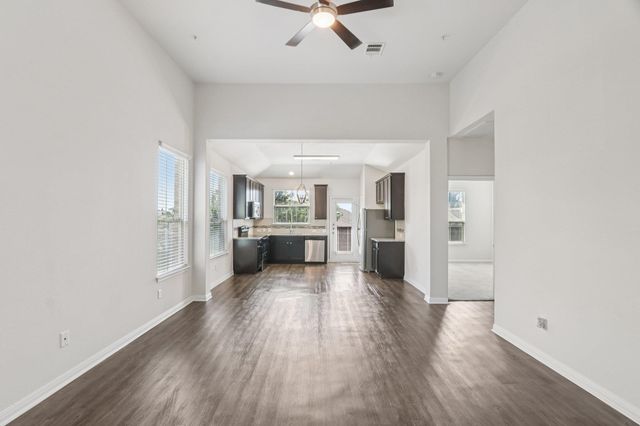 1200 S 10th ST 1201, Pflugerville, TX 78660