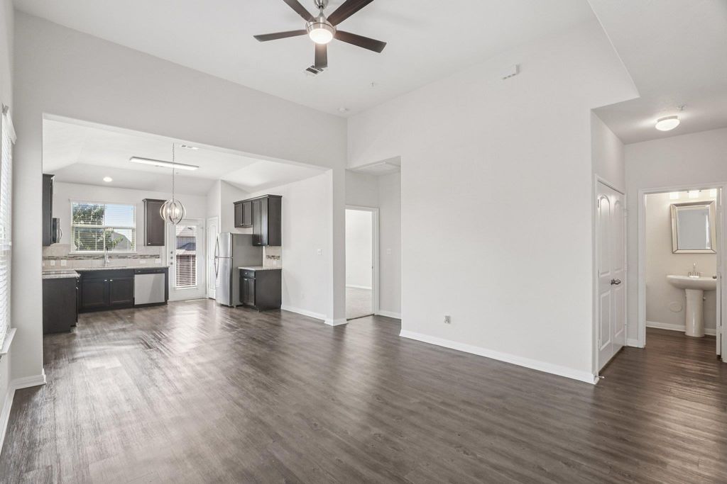 1200 S 10th ST 1201, Pflugerville, TX 78660