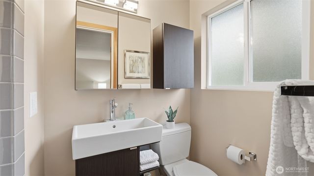 6615 NE 153rd Place, Kenmore, WA 98028