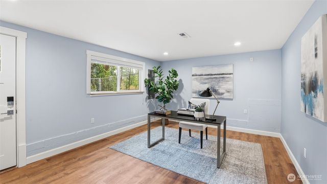 6615 NE 153rd Place, Kenmore, WA 98028