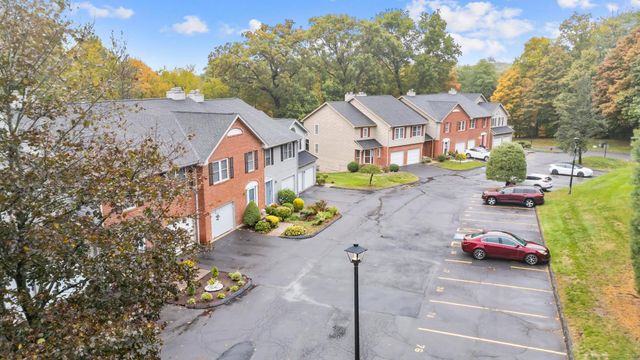 98 Crown Ridge, Newington, CT 06111