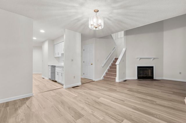 98 Crown Ridge, Newington, CT 06111
